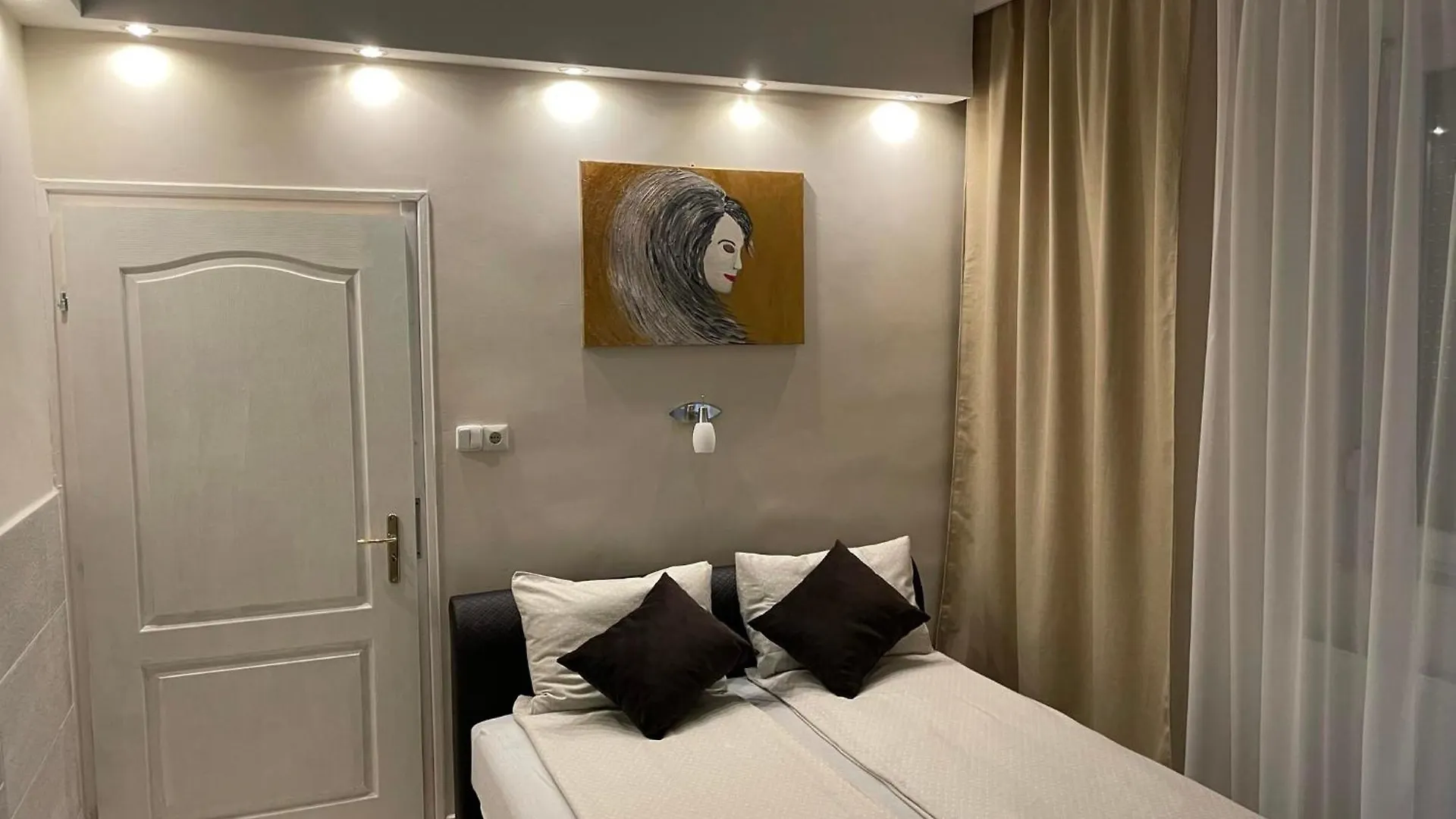 Adam Apartman Hajduszoboszlo 0*,